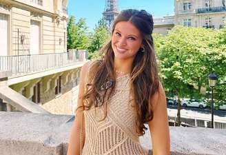 'Prenderam a Miss EUA': foto de fichamento de jovem na delegacia viraliza nas redes sociais; veja