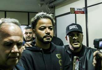 O influenciador digital Hytalo Santos ao chegar ao Departamento Estadual de Investigações Criminais (DEIC), em São Paulo