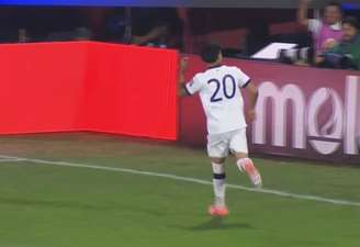 Escobar celebraa o segundo gol da Guatemala sobre o Suriname –