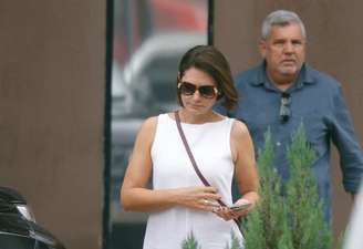 A ex-primeira-dama Michelle Bolsonaro na superintendência da Polícia Federal em Brasília após visitar o ex-presidente Jair Bolsonaro que cumpre pena por tentativa de golpe de Estado.