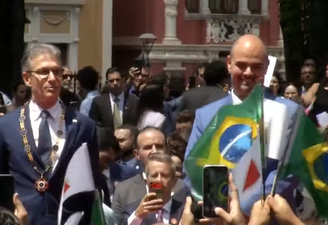 Zema e Simões na cerimônia de transferência de posse ao governo de Minas Gerais