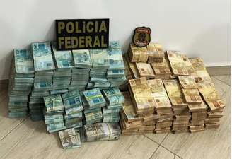 Dinheiro apreendido pela Polícia Federal em operação contra a corrupção