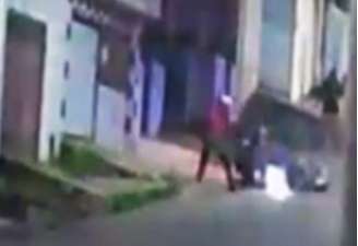 Homem vê mulher ser assaltada, tenta protegê-la e é baleado na cabeça