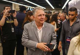O candidato Anthony Garotinho do Republicanos após o debate da Band