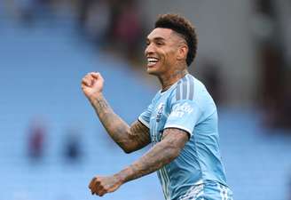 Igor Jesus em partida contra o Aston Villa. (Photo by Michael Regan/Getty Images)