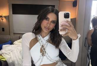 Cantora compartilhou que alisa o cabelo há 17 anos