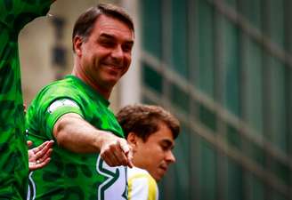 Flávio Bolsonaro (PL) em ato com apoiadores na Avenida Paulista, em São Paulo