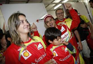 <p>Equipe vestiu uniforme especial para receber Massa pela última vez; Rafaela detalhou jantar</p>