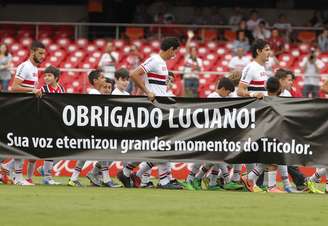 <p>Luciano do Valle recebeu homenagens durante os jogos do Campeonato Brasileiro, como na partida do Morumbi</p>