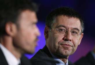 <p>Presidente do Barcelona, Josep María Bartomeu, só tem até o fim do mês para contratar jogadores; depois, só em 2016</p>