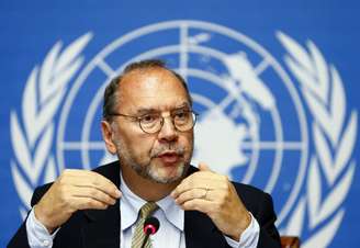 Peter Piot acredita que vírus do ebola pode chegar à China