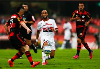 Wesley deu ótimo passe para o gol de Luís Fabiano no segundo tempo