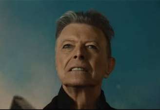 Vários ex-integrantes das bandas que David Bowie liderou lhe homenagearão neste domingo com um show em Londres organizado por seu amigo, o ator Gary Oldman, no dia em que o cantor teria completado 70 anos.