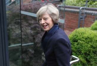 Theresa May deve assumir lugar de David Cameron na quarta, segundo anunciado pelo premiê 