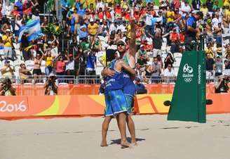 Bruno e Alison vencem jogo de vôlei masculino na Olimpíada Rio 2016