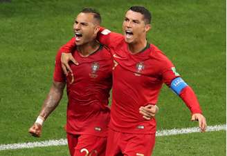Quaresma e Cristiano Ronaldo comemoram gol de Portugal