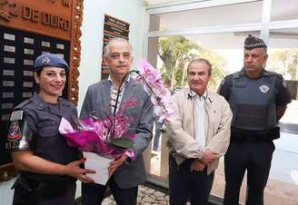 Cabo da PM Kátia Sastre (à esquerda) foi homenageada pelo governador de São Paulo.