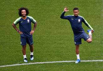 Marcelo e Gabriel Jesus durante treino da seleção brasileiro em São Petersburgo
21/06/2018 REUTERS/Anton Vaganov 