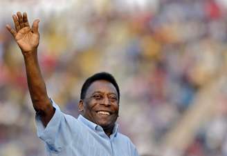Pelé, o Rei do Futebol,continua internado no American Hospital de Paris após ter sofrido infecção urinária