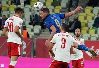 Itália e Dinamarca ficaram no empate (Foto: JANEK SKARZYNSKI / AFP)