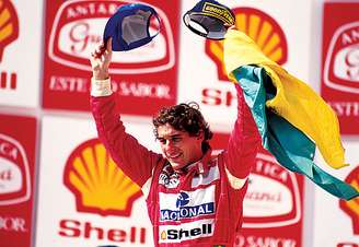 Senna morreu em 1994, mas é sempre lembrado quando alguém brilha no mundo do esporte.