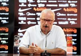 Roberto de Andrade admitiu o interesse do Timão em Roger Guedes (Foto: Rodrigo Coca/Ag. Corinthians)