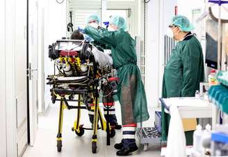 Alemanha volta a ter alta nas mortes em 'pandemia de não vacinados'