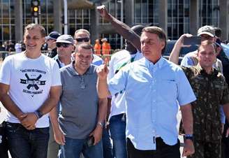 Bolsonaro vai a ato que pede 'destituição' de ministros do STF em Brasília