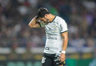 Giuliano jogador do Corinthians lamenta chance perdida durante partida contra o Remo no estadio Mangueirao pelo campeonato Copa do Brasil