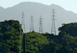CURITIBA/PR - COPEL / TRANSMISSÃO - ECONOMIA - Linha de transmissão da empresa COPEL, do Paraná. FOTO: DIVULGAÇÃO/COPEL