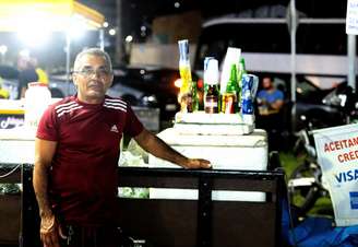 Seu Luís trabalha há 20 anos como ambulante de arraiais