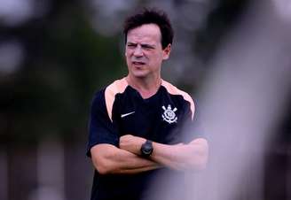 Fernando Diniz comanda treino do Corinthians