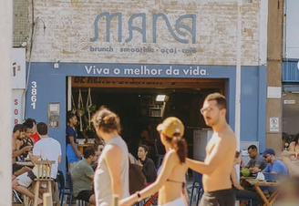 Mana começou como um balcão de açaí e hoje tem como carro-chefe os combos de café da manhã