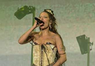 “Vem aí”: Halsey prepara público para rodas punk no show do Rock in Rio