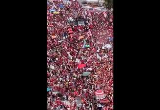 Manifestação em apoio ao presidente Luiz Inácio Lula da Silva em Copacabana nesta segunda-feira, 12