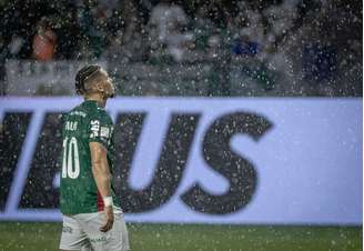 Paulinho, recuperado de lesão, é opção para o ataque palmeirense