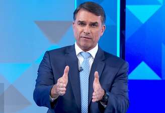 Flávio Bolsonaro durante o debate da Globo