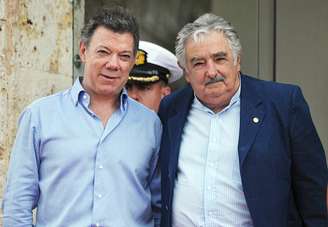 Os presidentes da Colômbia, Juan Manuel Santos, e do Uruguai, José Mujica