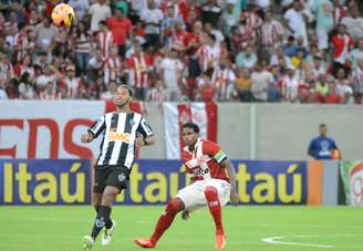 <p>Ronaldinho esteve em noite pouco inspirada na Arena Pernambuco</p>