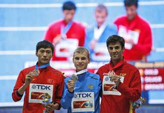 Ivanov (centro) comemorou ouro diante de sua torcida em Moscou