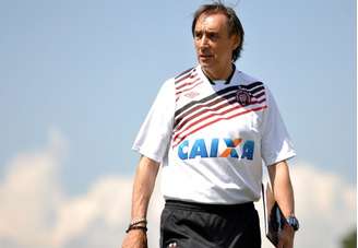 Miguel Ángel Portugal é a terceira aposta estrangeira do presidente do Atlético-PR, Mario Celso Petraglia