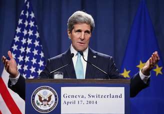 <p>Secretário de Estado dos EUA, John Kerry fala à imprensa após reunião sobre a situação na Ucrânia, em Genebra, ensta quinta-feira, 17 de abril</p>