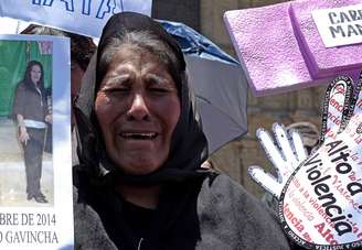 <p>Mulher que perdeu a filha em caso de feminicídio protesta em La Paz</p>
