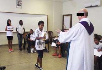 <p>Padre Jan Mathieu Van Dael, da ordem dos sacerdotes Sagrado Coração de Jesus (SCJ), é responsável há mais de 20 anos pelo Sítio Esperança da Criança, na praia de Pernambuco, em Caucaia, próximo a Fortaleza (CE)</p>