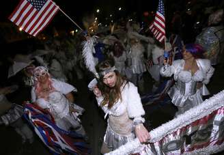 Desfile de Carnaval em Nova Orleans: troca de tiros matou uma pessoa 