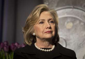 <p>Hillary Clinton se pronunciou sobre caso de e-mails e pediu publicação das mensagens</p>