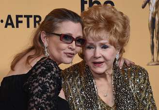 Debbie Reynolds junto de sua filha Carrie Fisher