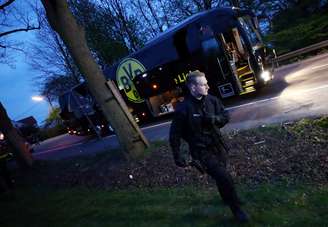 O ônibus do Borussia Dortmund ficou danificado após explosão a caminho do estádio da equipe para disputar partida válida pela Liga dos Campeões
