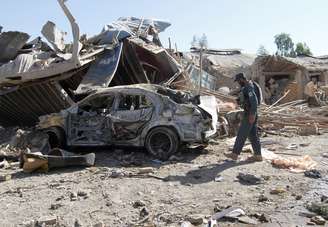Local de explosão em Kandahar, no Afeganistão 22/05/2018 REUTERS/Ahmad Nadeem