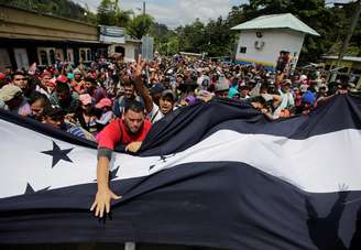 Migrantes hondurenhos que integram caravana a caminho dos EUA 15/10/2018 REUTERS/Jorge Cabrera